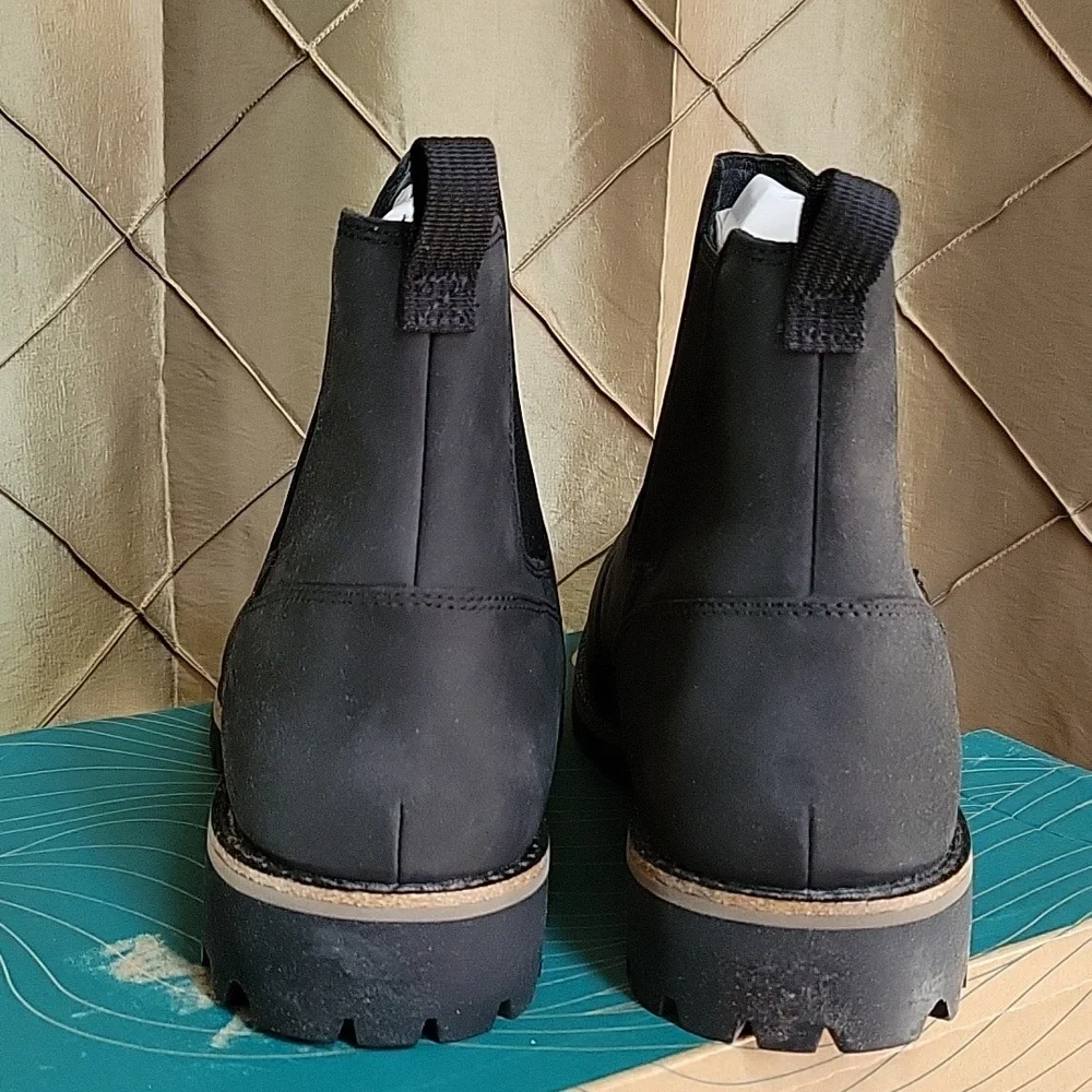 NWOT- Chaco Men's ‘Fields’ Waterproof Leather Chelsea Boot